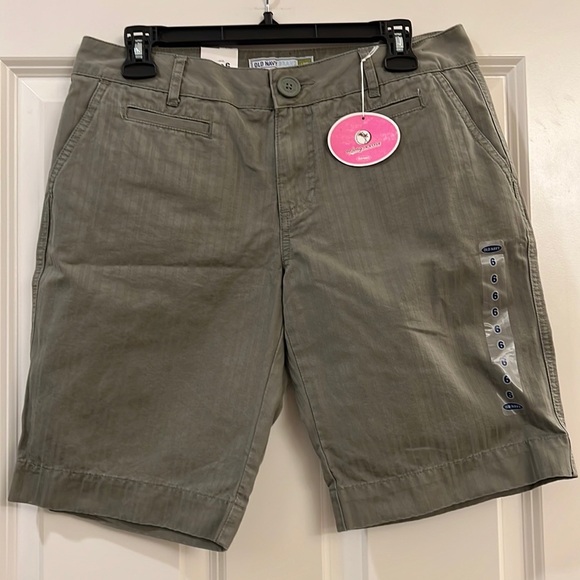Old Navy ladies Bermuda shorts - Picture 1 of 4